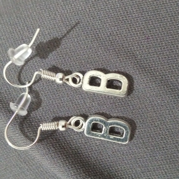 Letter B earings - Picture 2 of 3